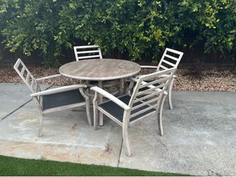 Table/ chairs set