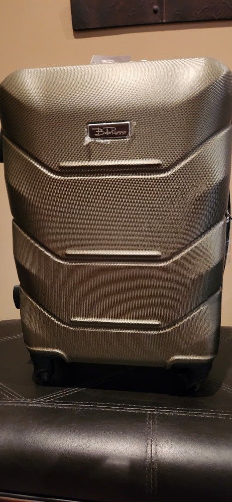 New Spinner Suitcase