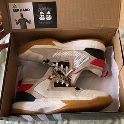 Lillard 2 size 9.5 (rare)