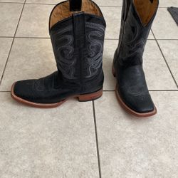 Males cowboy boots