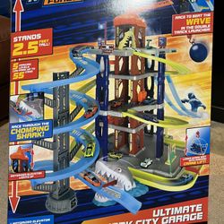 Hot Wheels Ultimate Shark City Garage 