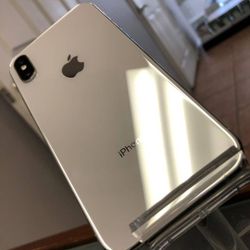 iPhone X 64GB UNLOCKED