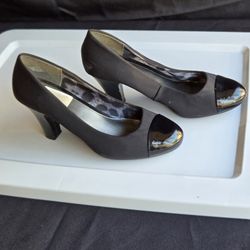 Women's black heels 