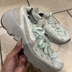 Nike Space Hippie 4 Low Womens Running Shoes