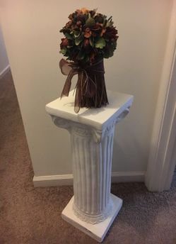 Pillar with flower
