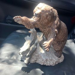 Grizzly statue