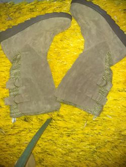 NEW MULE MUKS, BROWN SUEDE BOOTS LADIES SIZE 9