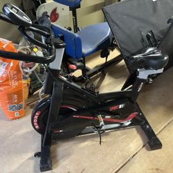 Like New Re-life Exercise Nike