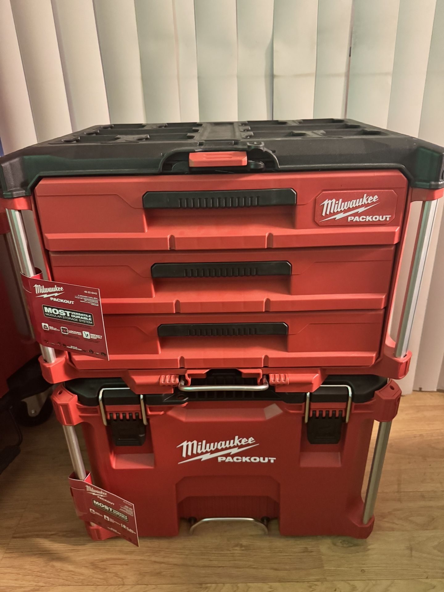 Milwaukee PACKOUT 22 in. Rolling Modular Tool Box Low Profile Handle