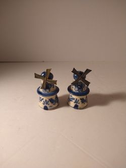 Vintage Blue & White Dutch Windmill Salt & Pepper Shakers With Movable Blades