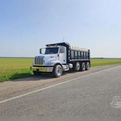 05 Peterbilt 335 Dump