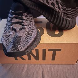 Yezzy 350v2 Cmpct Men’s Size 10.5