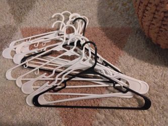 Plastic Clothes Hangers- 14