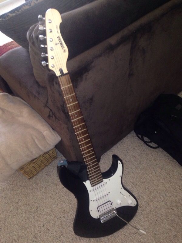 Yamaha EG 112C Guitar