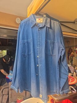 Levi's size XL