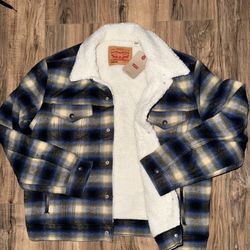 New Men’s Size Medium Plaid Sherpa Levi’s Jacket