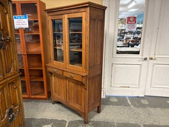 Vintage Natural Wood Finish China Hutch