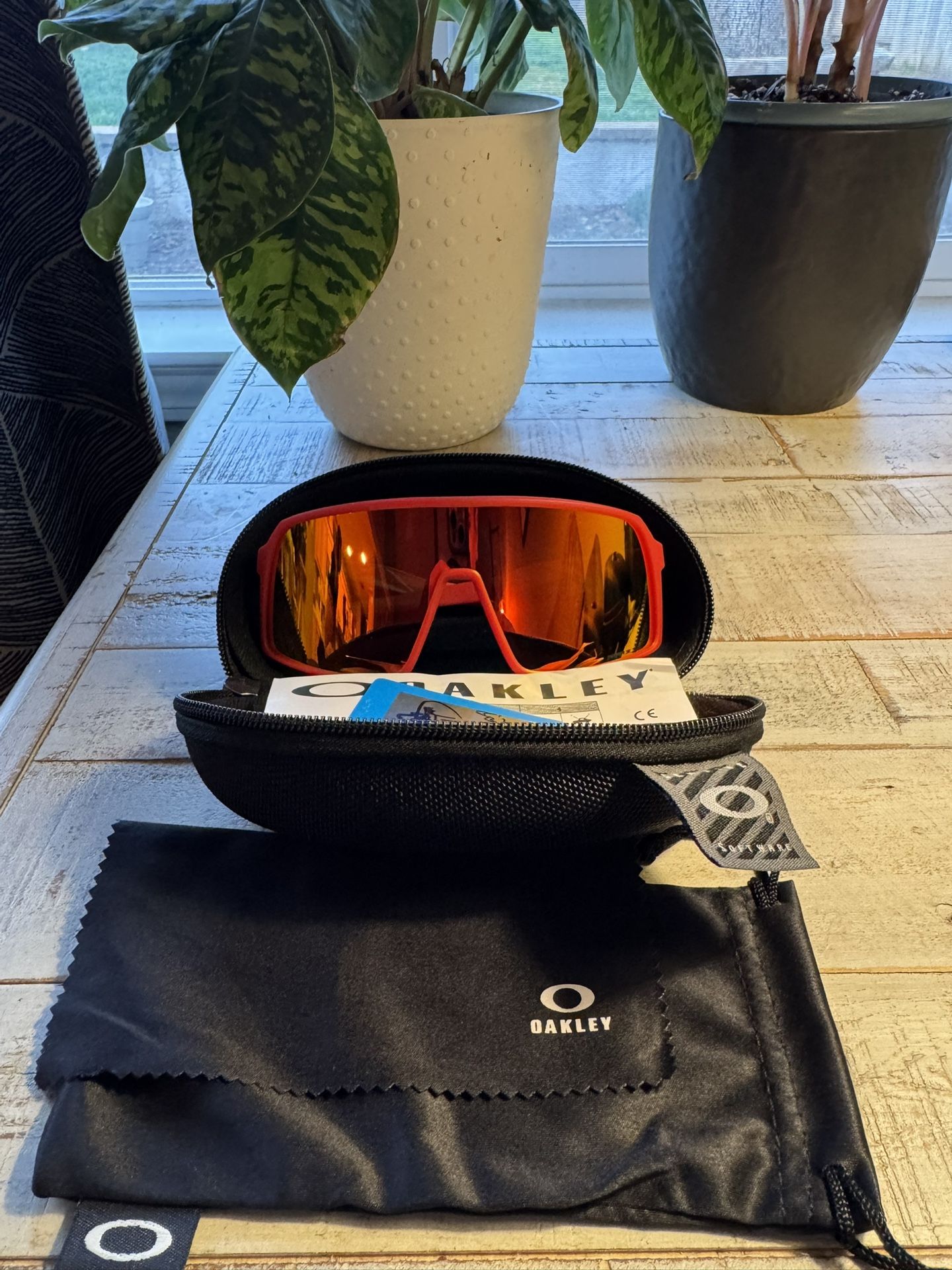 Oakley Sutro limited red frame