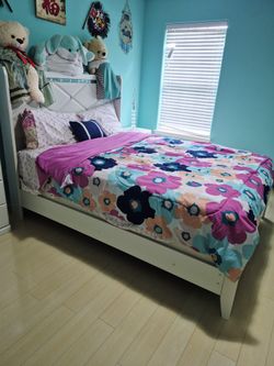 Queen size bedroom set