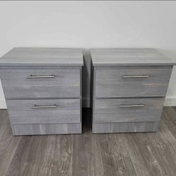 Two Nightstands - Dos Mesitas De Noche 