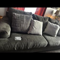 ashley 2 pc set  new 