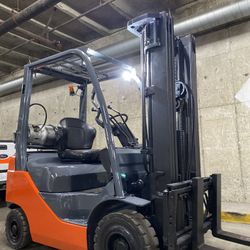 2020 TOYOTA M8 forklift PNEUMATIC TIRES