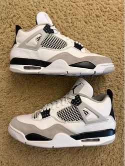 Size 11.5 (Used condition, does not come with box) - Air Jordan 4 military black