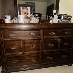 Dresser With Mirror 