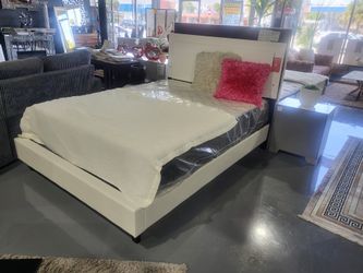 NEW QUEEN BED FRAME WHITE GLOSSY