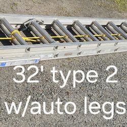 32' Louisville aluminum ladder-type 1A(300#)-w/spring loaded legs 