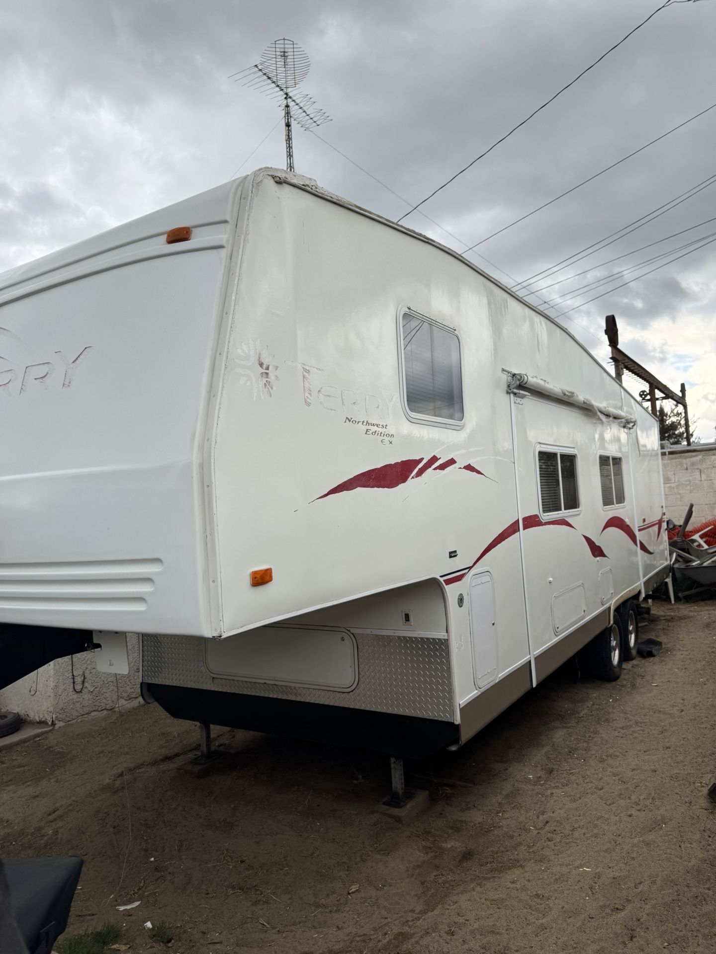 1999 Terry RV 30 5s