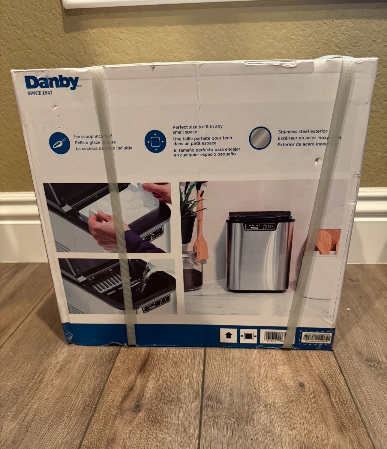 Brand new Danby 25 lbs. Countertop Ice Maker in Stainless Steel