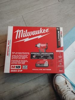 M18 compact brushless1/4 impact driver kit