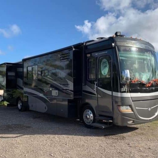 Fleetwood Discovery 40X Black And Silver
