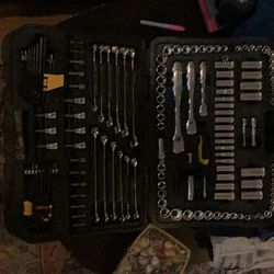 172 PIECE DEWALT MECHANIC TOOL SET