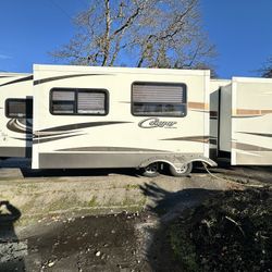 2013 Keystone Cougar 31ft 2-slide Outs Rear-bunks Excellent Condition