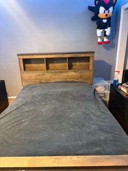 Full size bed with a twin bed trundle