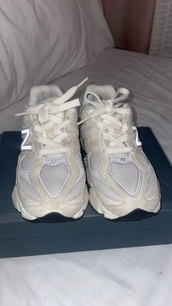 New Balance tennis shoes