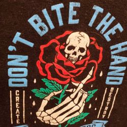 Mens Graphic TShirt Black Size Large LCM International Skulls cotton SHIRT Don't Bite the hand that feeds