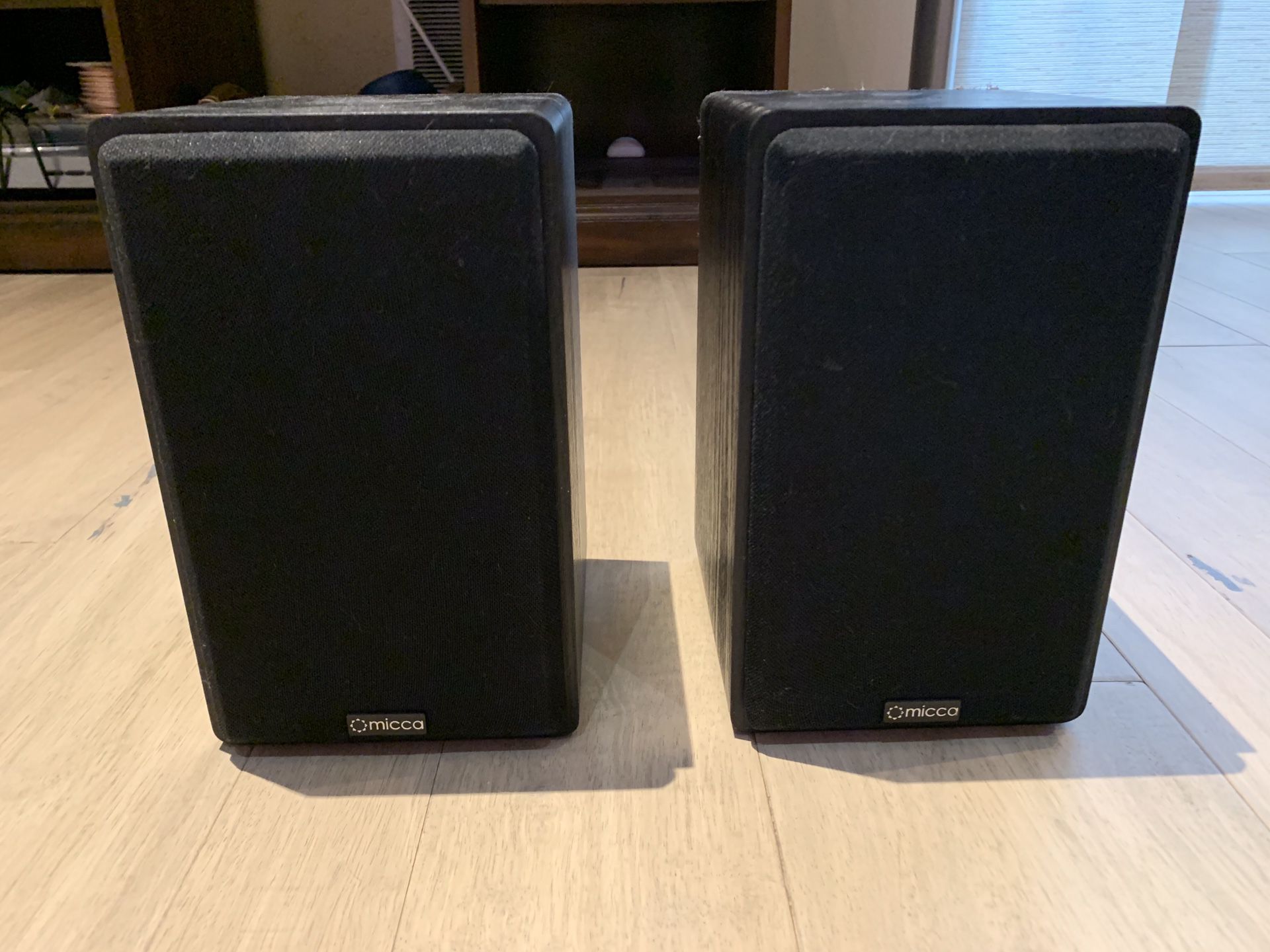 Available as set or individually: Mica MB 42 bookshelf speakers, Lepy LP-2024A+ hi-fi power amplifier, Audio Technica AT-LP60 stereo turntable