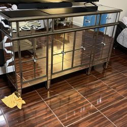 Mirrored Console 