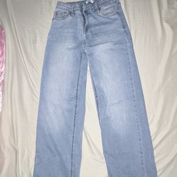Cute Baggy Jeans - (Makes Your Butt Look Good)