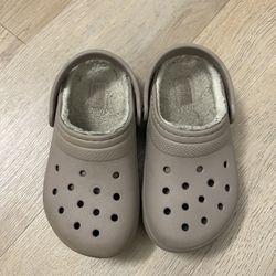 Fuzzy Lined Crocs (Size:11c)