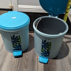 Compact Slim Bathroom or Office Step Trash Can, Blue Plastic $10 Each Very Clean Like NEW