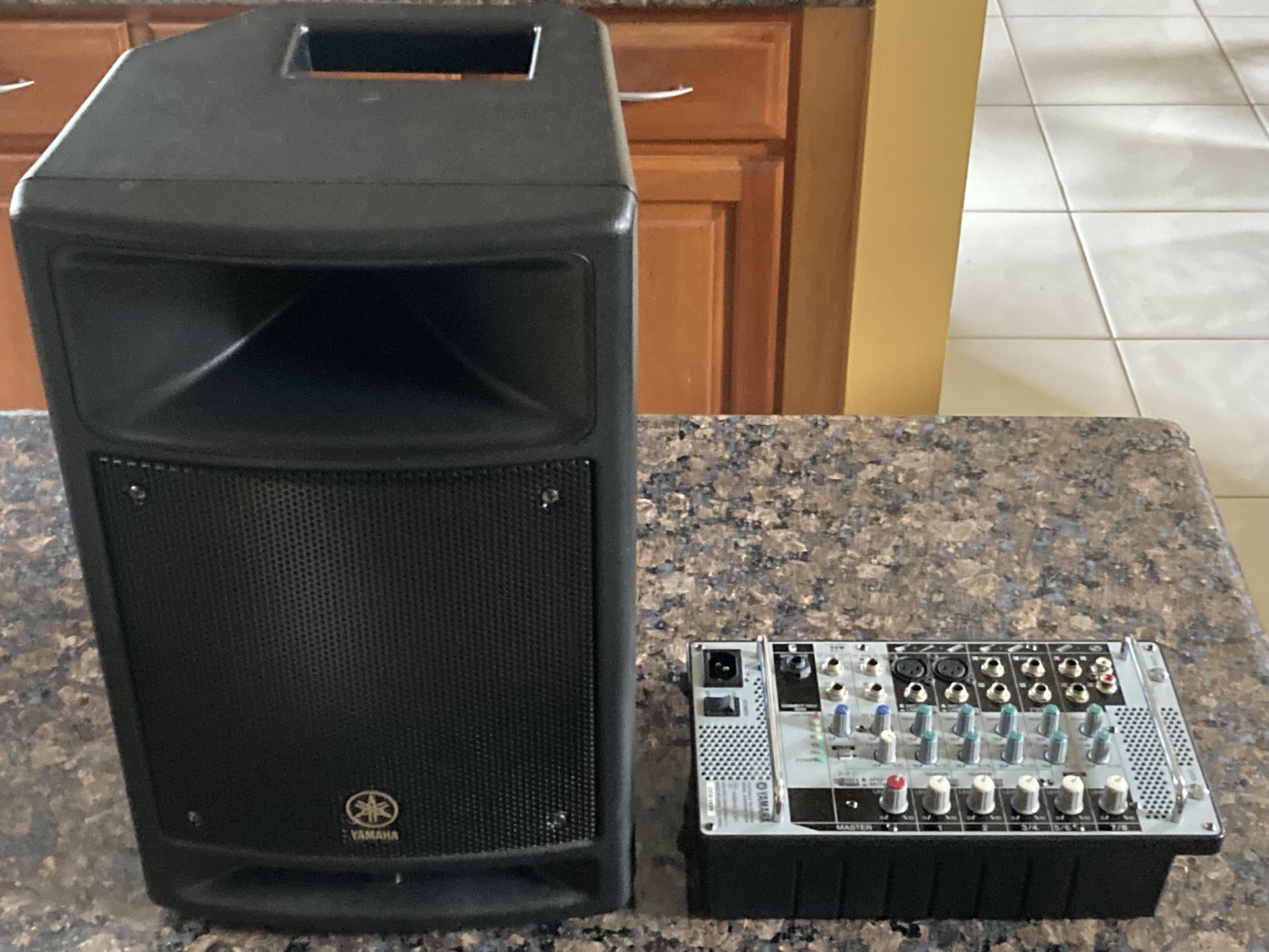 YAMAHA STAGEPAS 300 150M STUDIO MONITOR PA WITH POWERED MIXER