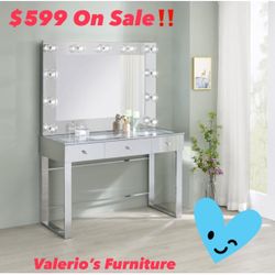 Brand New Mirrored Vanity Take Home Now With $39 