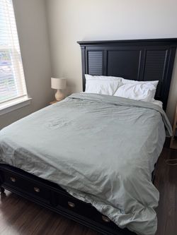 Black Wooden Bed Set