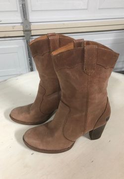 Born woman’s boot size 7.5