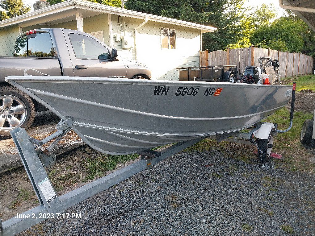 14ft Gregor  Welded  Aluminum Boat 15hp Suzuki Long shaft electric start With a tank and a hose
