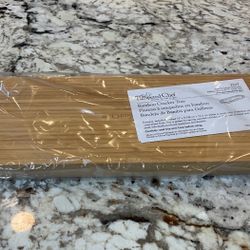 The Pampered Chef Bamboo Cracker Tray  New 